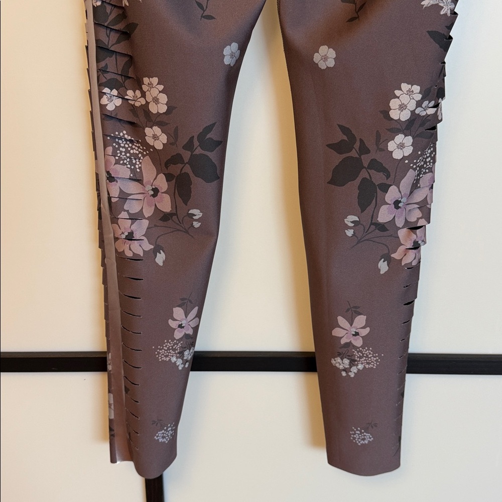Ultracor Lux Knockout Floral Leggings Size S Laser Cut Side Detail Taupe/Grey - Picture 10 of 16